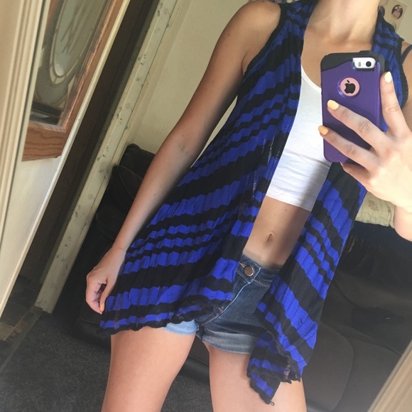 Blue & Black Flowy Shrug - Picture 3 of 9